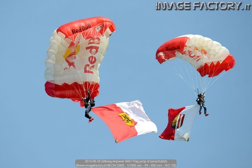 2013-06-29 Zeltweg Airpower 0401 Flag jump of parachutists